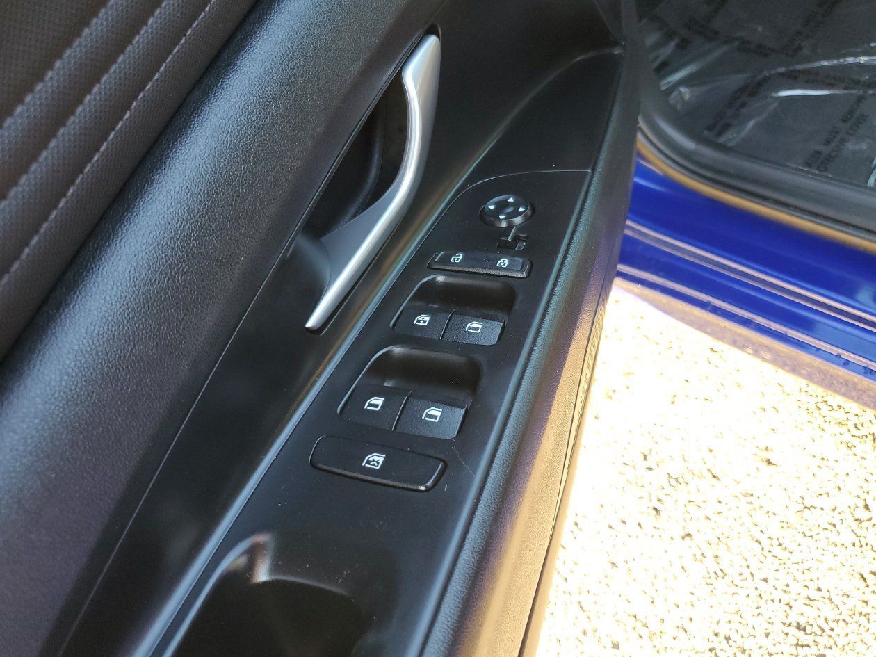 Used 2023 Hyundai Elantra Limited FWD image 18