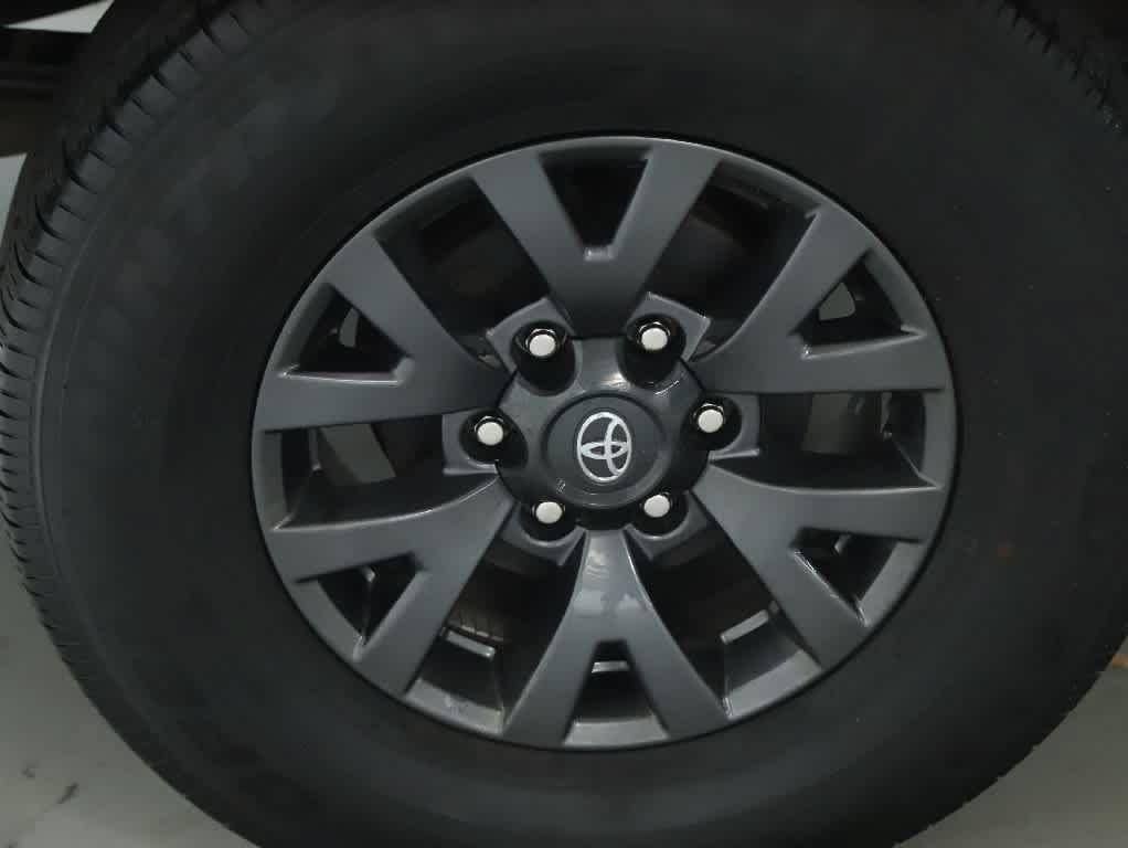 Certified 2023 Toyota Tacoma SR5 AWD/4WD image 12