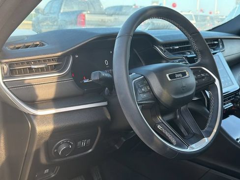 Used 2023 Jeep Grand Cherokee Altitude RWD image 16