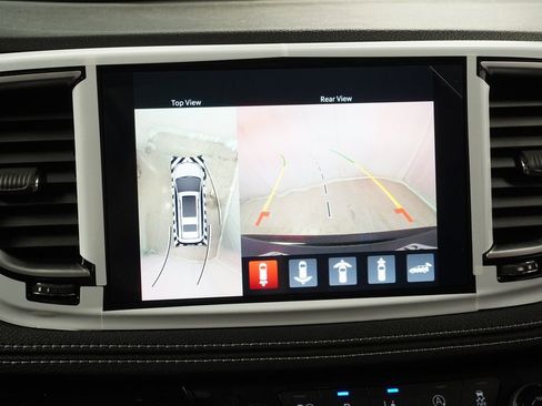 New 2023 Chrysler Pacifica Limited w/ Uconnect Theater Family Group image 25