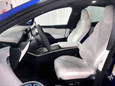 Used 2024 Tesla Model X Plaid image 8