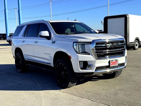 Used 2021 GMC Yukon SLT w/ SLT Premium Package image 4