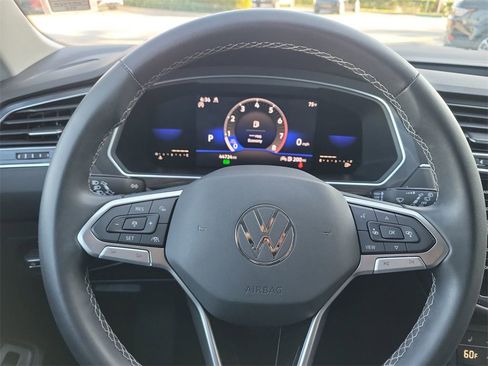 Used 2022 Volkswagen Tiguan SE image 28