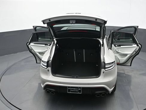 Certified 2026 Porsche Macan GTS AWD/4WD image 28