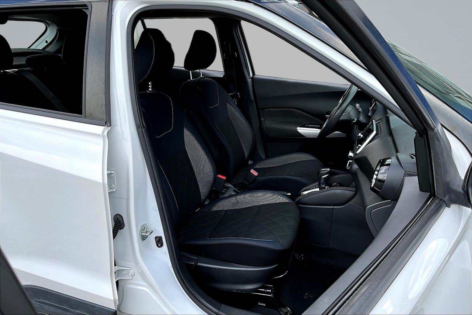 Used 2018 Nissan Kicks SV FWD image 25