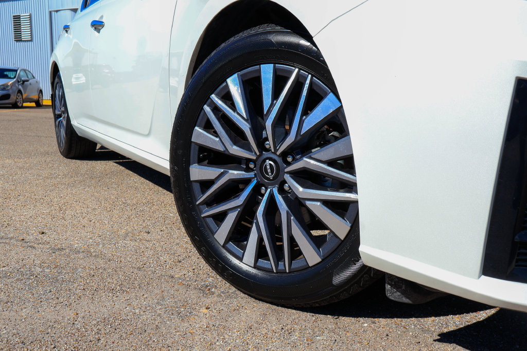 Used 2023 Nissan Altima 2.5 SV FWD image 26