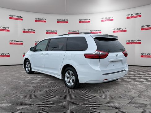 Certified 2020 Toyota Sienna LE image 5