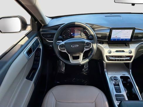 Used 2022 Ford Explorer XLT w/ Equipment Group 202A image 17