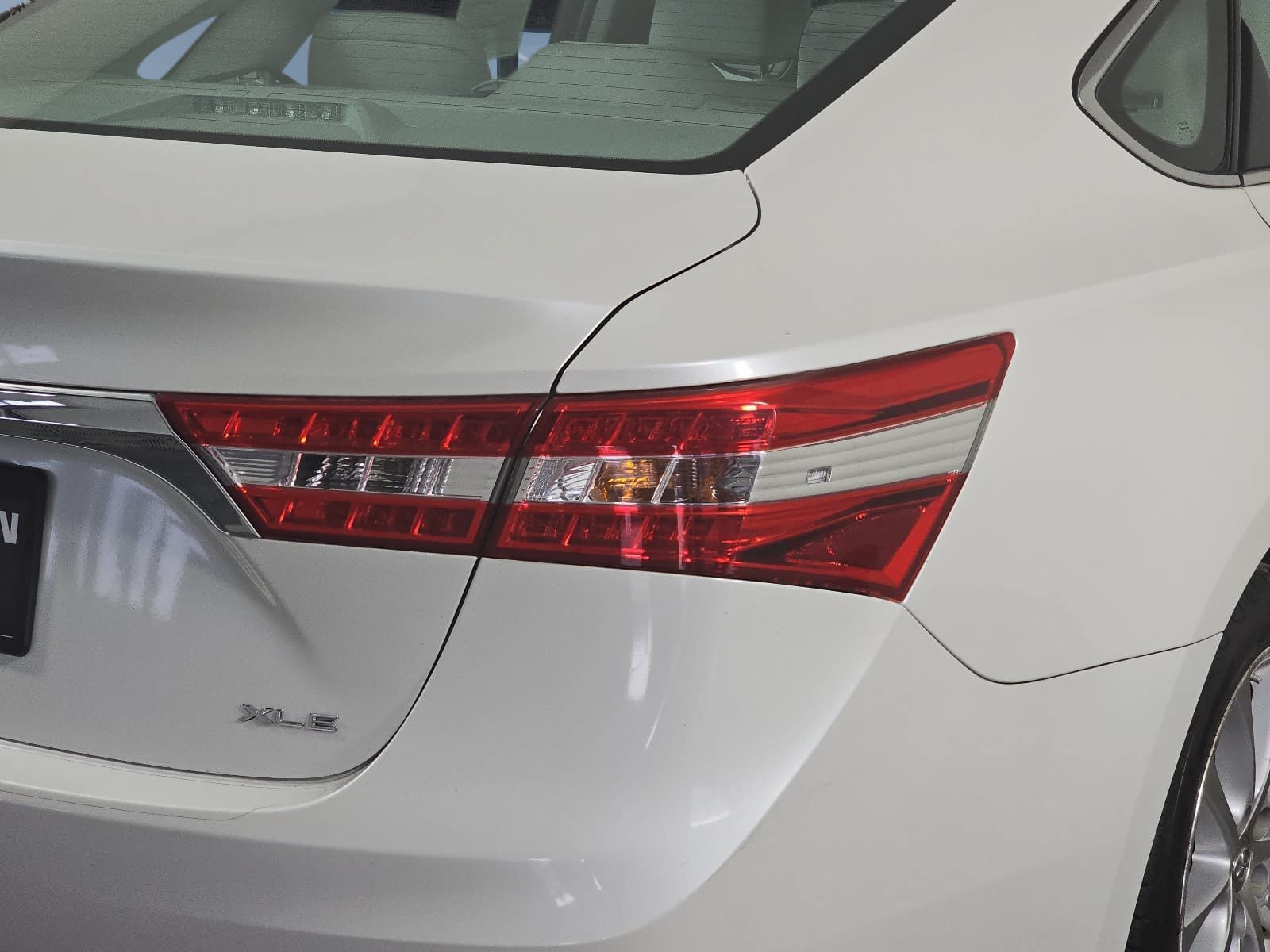 Used 2013 Toyota Avalon XLE Touring FWD image 29