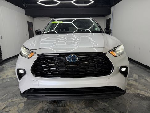 Used 2024 Toyota Highlander XLE image 8