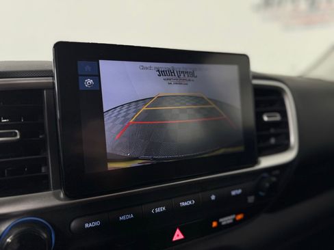 Used 2025 Hyundai Venue SEL image 13