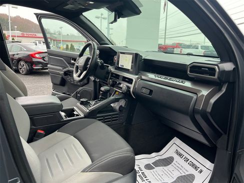 Used 2024 Toyota Tacoma TRD Off-Road image 32