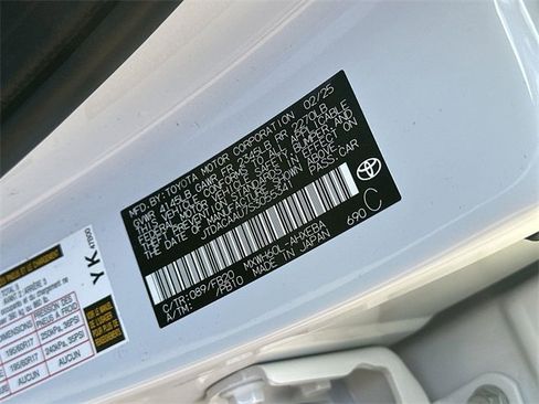 Used 2025 Toyota Prius LE image 33