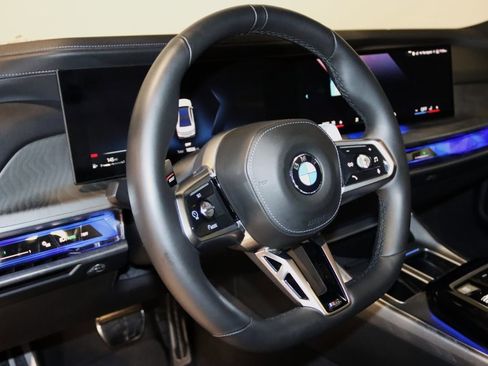 Used 2023 BMW 760i xDrive image 44