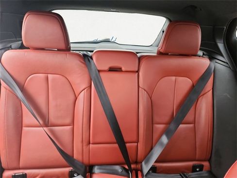 Used 2019 Volvo XC40 T5 Momentum image 11