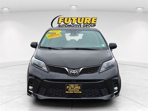 Certified 2020 Toyota Sienna SE image 2