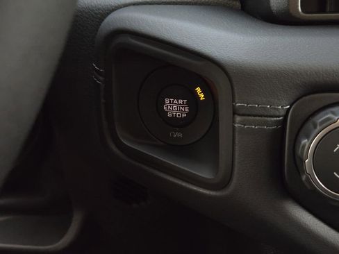 New 2025 Jeep Gladiator Sport image 21