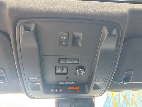 Used 2017 Cadillac Escalade Platinum AWD/4WD image 20