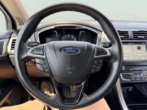 Used 2017 Ford Fusion SE w/ Fusion SE Technology Package FWD image 29