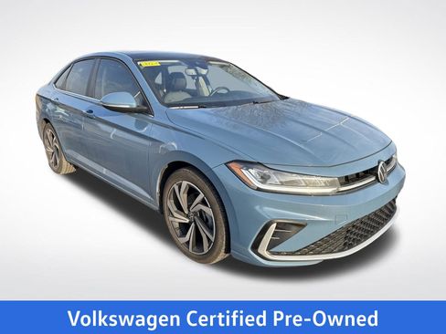 Used 2025 Volkswagen Jetta SEL image 8