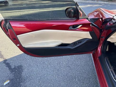 Used 2017 MAZDA MX-5 Miata Grand Touring w/ Interior Package image 12