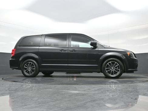 Used 2017 Dodge Grand Caravan GT FWD image 32