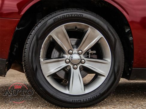 Used 2020 Dodge Challenger SXT image 9