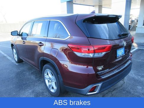 Used 2017 Toyota Highlander Limited image 2