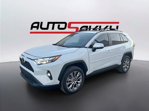 Used 2025 Toyota RAV4 XLE Premium w/ Weather Package FWD image 2