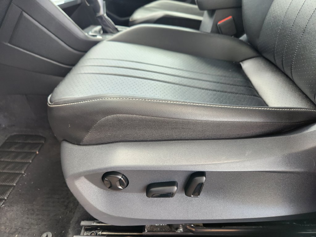 Used 2022 Volkswagen Tiguan SE FWD image 15