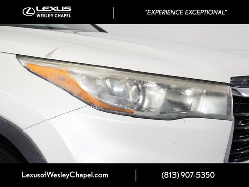 Used 2015 Toyota Highlander Limited FWD image 3