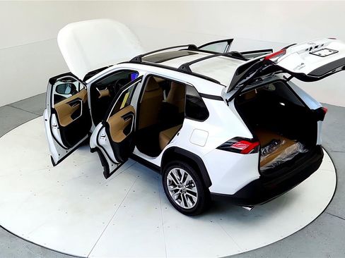 Certified 2023 Toyota RAV4 XLE Premium image 25