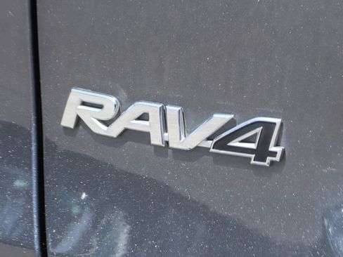 Used 2021 Toyota RAV4 LE w/ Carpet Mat Package (TMS) AWD/4WD image 44