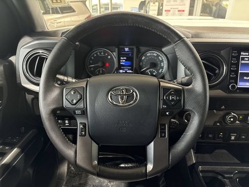 Used 2020 Toyota Tacoma TRD Sport w/ Technology Package RWD image 14