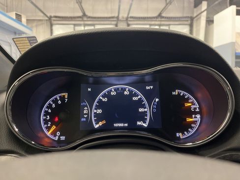 Used 2018 Jeep Grand Cherokee Laredo image 17