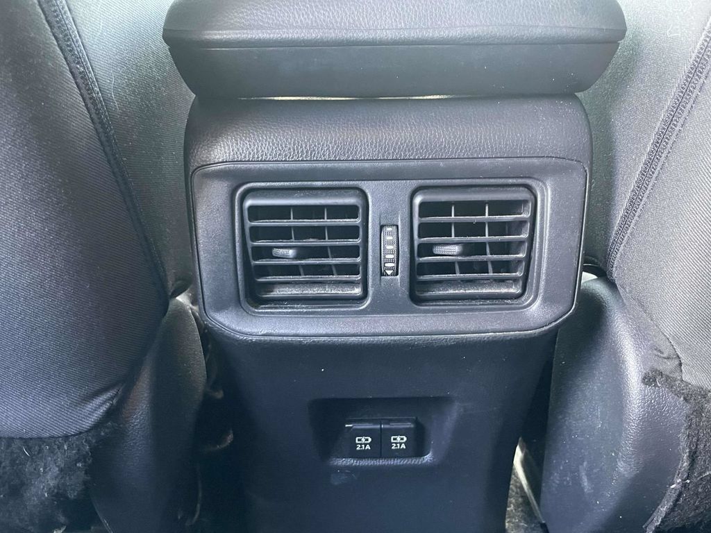 Used 2021 Toyota RAV4 XLE FWD image 12