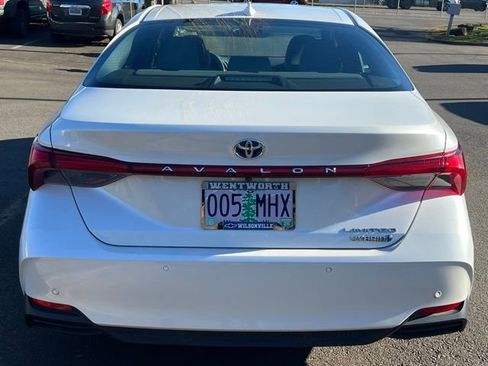 Used 2020 Toyota Avalon Limited image 6