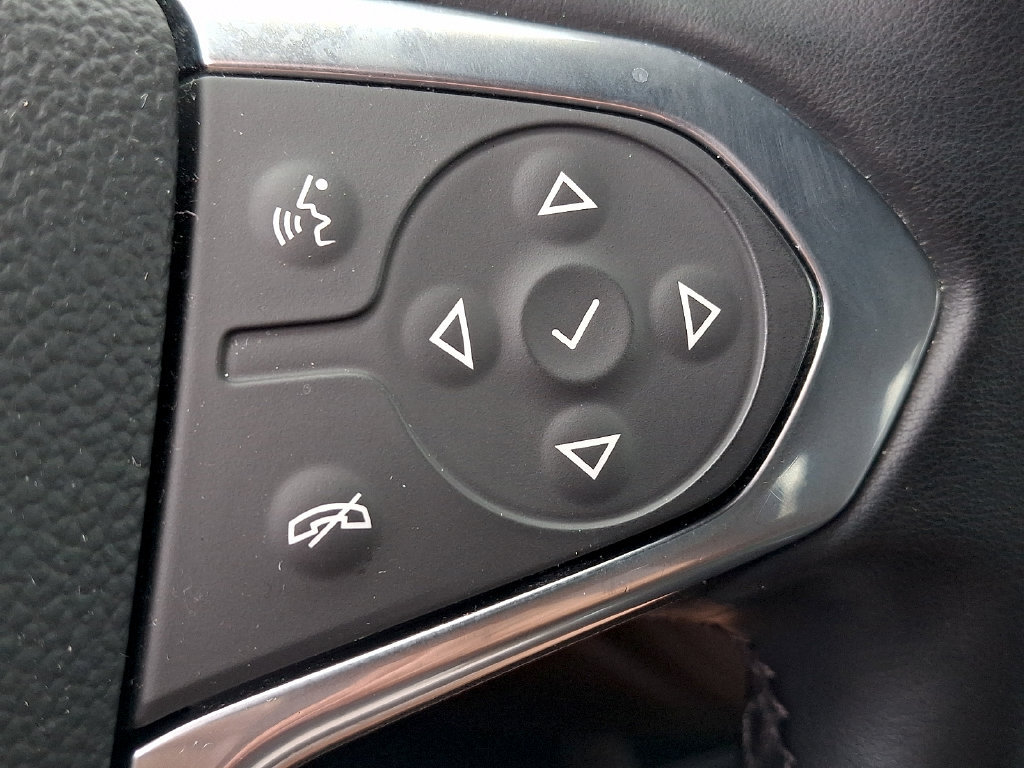 Used 2023 Chevrolet Traverse LT w/ LPO, Floor Liner Package AWD/4WD image 24
