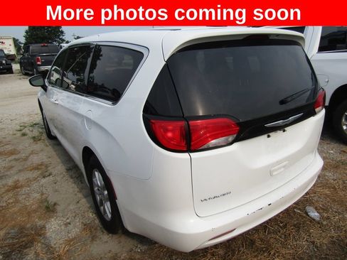 Used 2023 Chrysler Voyager LX FWD image 3