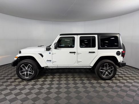 Used 2024 Jeep Wrangler Unlimited w/ Convenience Group AWD/4WD image 11