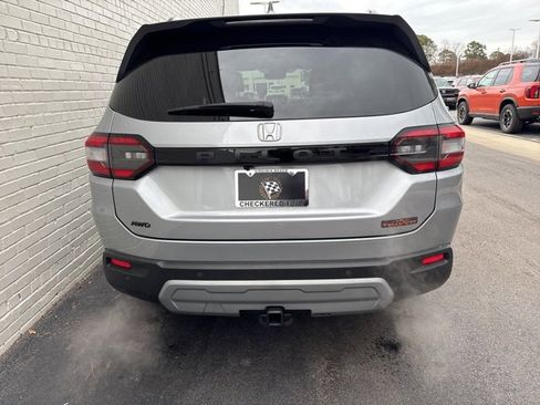 Used 2025 Honda Pilot TrailSport image 3