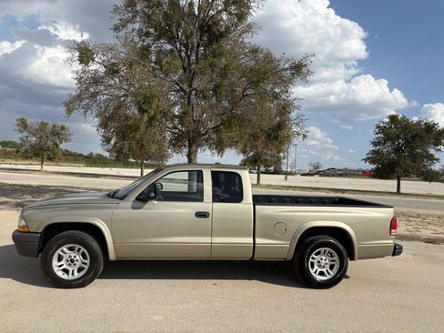 Used 2004 Dodge Dakota 2WD Club Cab w/ Tire & Handling Group image 3