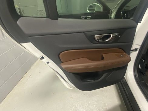Used 2024 Volvo V60 B5 Cross Country Plus image 8