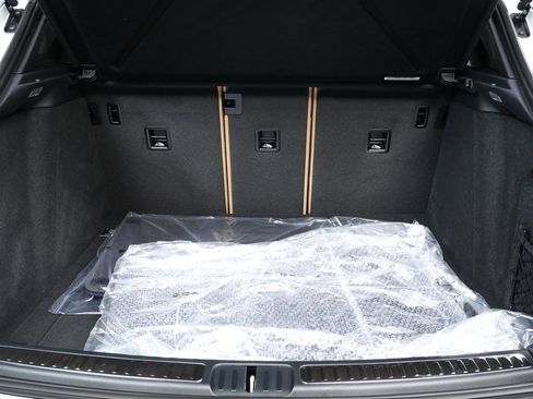 New 2026 Porsche Macan image 32