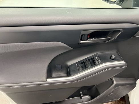 Used 2025 Toyota Highlander LE AWD/4WD image 21