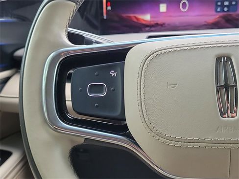 Certified 2024 Lincoln Nautilus Premier image 16