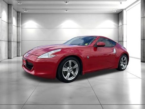 Used 2009 Nissan 370Z Touring RWD image 3