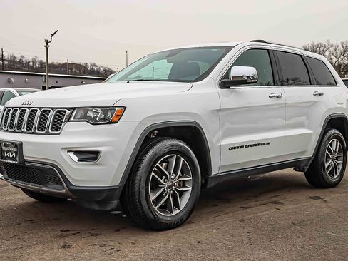 Used 2022 Jeep Grand Cherokee Limited image 3