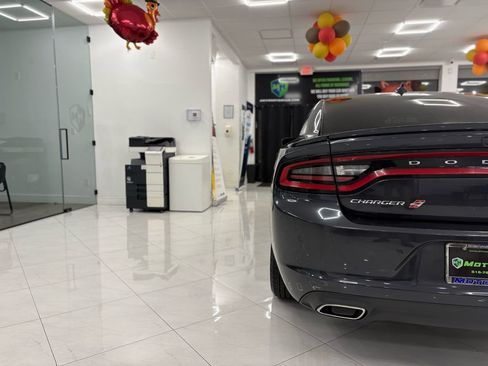 Used 2019 Dodge Charger SXT w/ Plus Group image 13