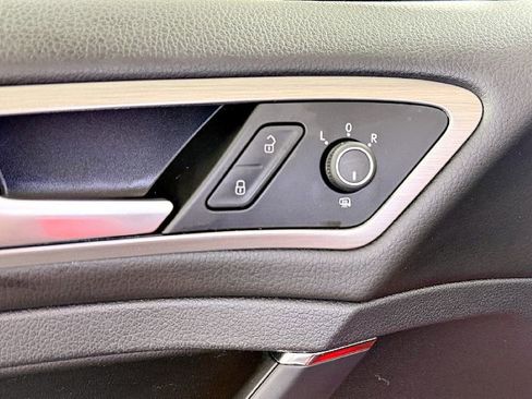 Used 2015 Volkswagen Golf SE w/ Lighting Package image 36